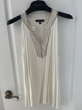 Melanie Lyne Cream Beaded V-Neck Sleeveless Tank